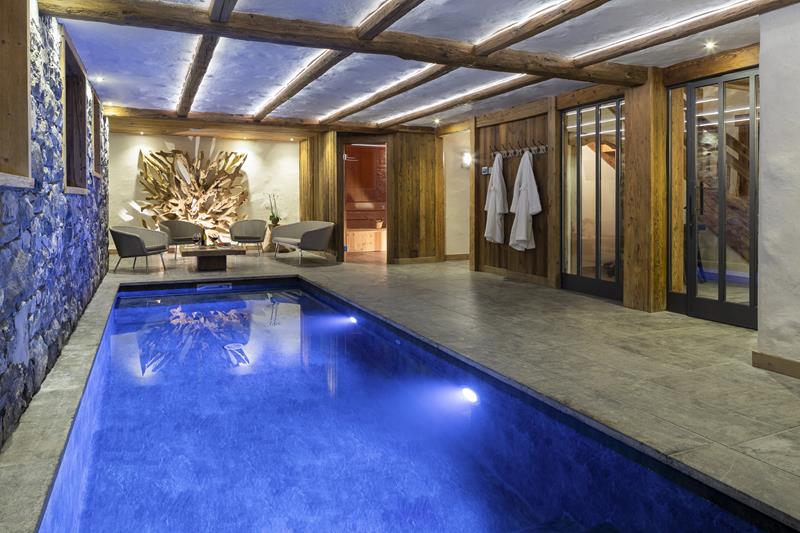 Piscine interieure chalet luxe grand bornand